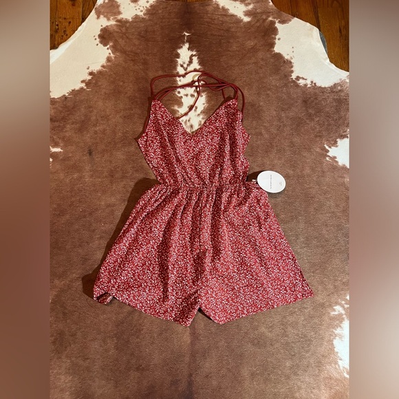 New with tags Shein romper
size small - Picture 1 of 4